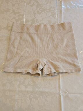 Ribbed High-Waist Women’s Stretch Shorts - Cream Nude Tan Medium